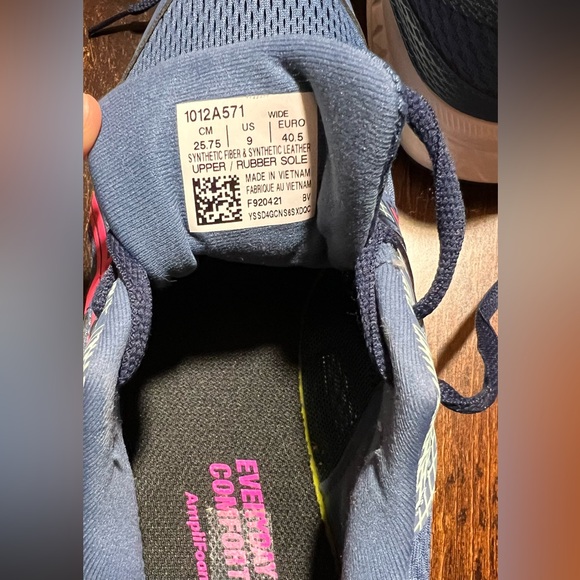 ASICS Gel-Contend 6 running shoe (blue and pink) GEL technology for cushioning. - Picture 11 of 16